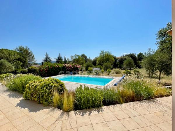 À VENDRE LAURIS (84) Propriété d’exception de plain-pied avec piscine et jardin paysager