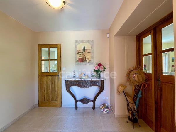 À VENDRE LAURIS (84) Propriété d’exception de plain-pied avec piscine et jardin paysager