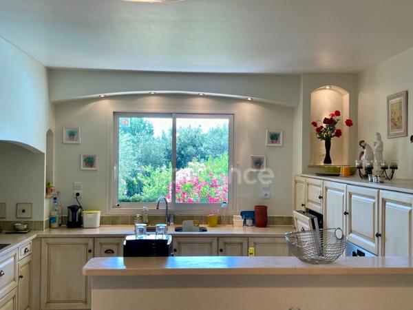 À VENDRE LAURIS (84) Propriété d’exception de plain-pied avec piscine et jardin paysager