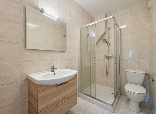 Appartement dans le coeur de ville de Meaux, au sein de la "Résidence du Parc", dans le secteur Braille - accessible PMR - appartement F2 - 47 m2 - cellier et garage fermé.