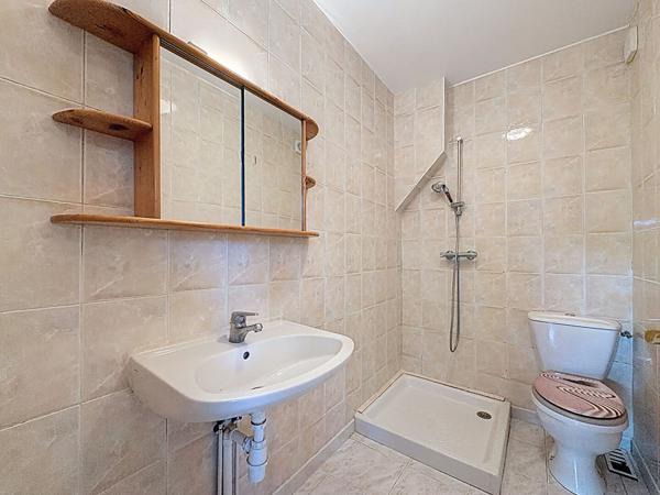 Appartement dans le coeur de ville de Meaux, au sein de la "Résidence du Parc", dans le secteur Braille - accessible PMR - appartement F2 - 47 m2 - cellier et garage fermé.