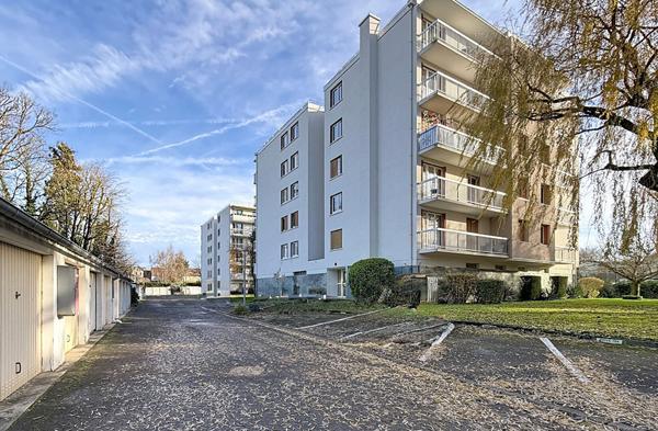 Appartement dans le coeur de ville de Meaux, au sein de la "Résidence du Parc", dans le secteur Braille - accessible PMR - appartement F2 - 47 m2 - cellier et garage fermé.