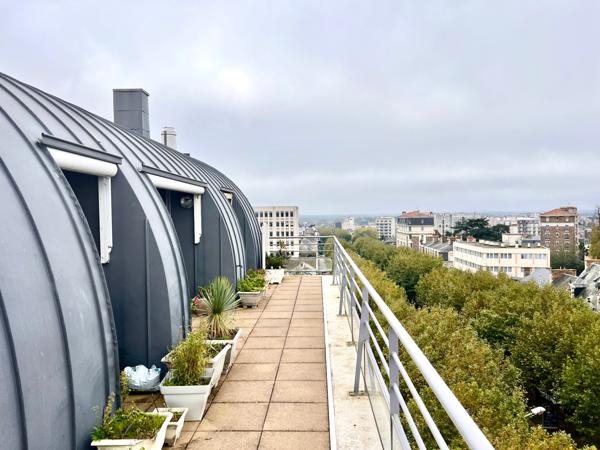 PENTHOUSE - LA ROCHE SUR YON - PARKINGS et GARAGE
