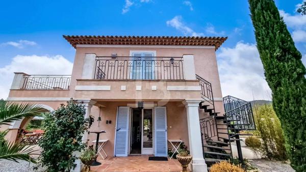 Superbe villa à vendre à Plan de la Tour avec piscine.