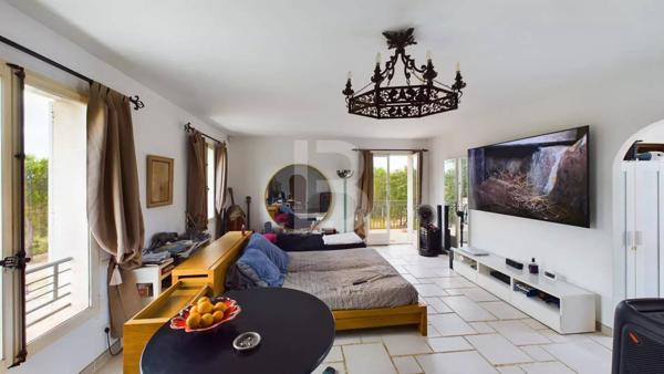 Superbe villa à vendre à Plan de la Tour avec piscine.