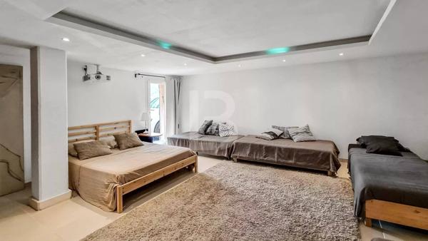 Superbe villa à vendre à Plan de la Tour avec piscine.