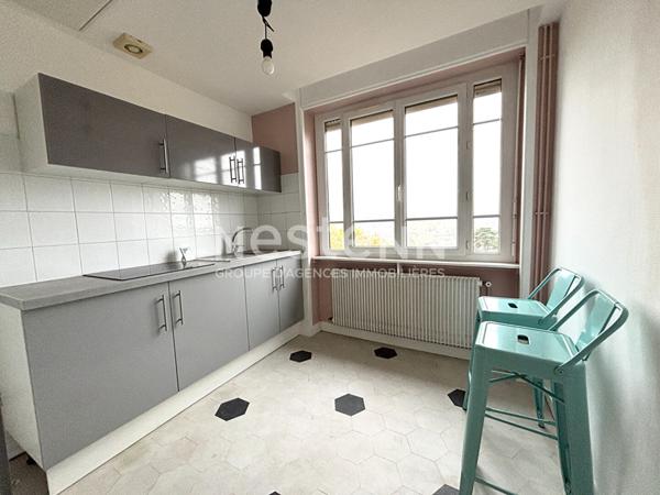 Appartement Tassin La Demi Lune 2 pièce(s) 50 m2 Horloge