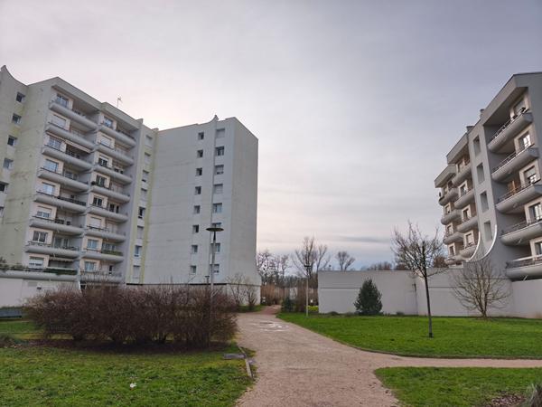Appartement Nevers 1 chambre, balcon, proche commodités 2 heures de Paris