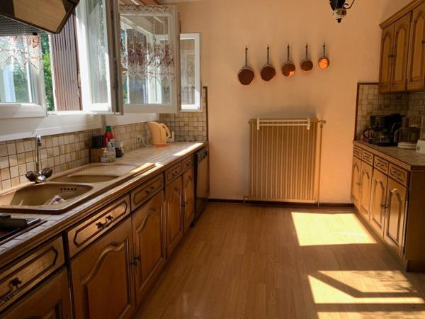Plain-pied avec sous-sol complet, garage et jardin