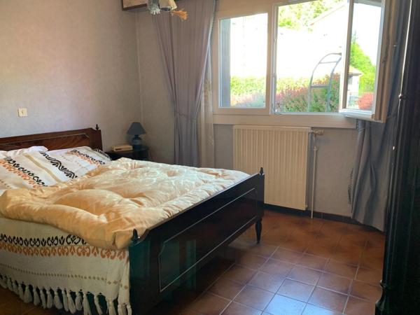 Plain-pied avec sous-sol complet, garage et jardin