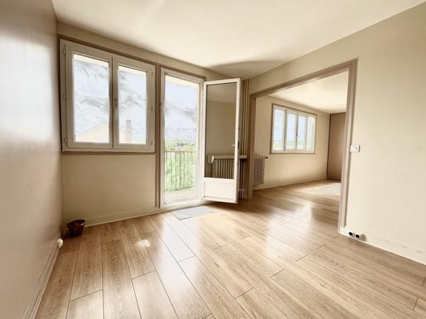 Appartement à vendre 163 400 € Les Clayes-sous-Bois 4 p 64 m² DPE E