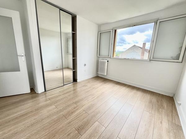 Appartement à vendre 163 400 € Les Clayes-sous-Bois 4 p 64 m² DPE E