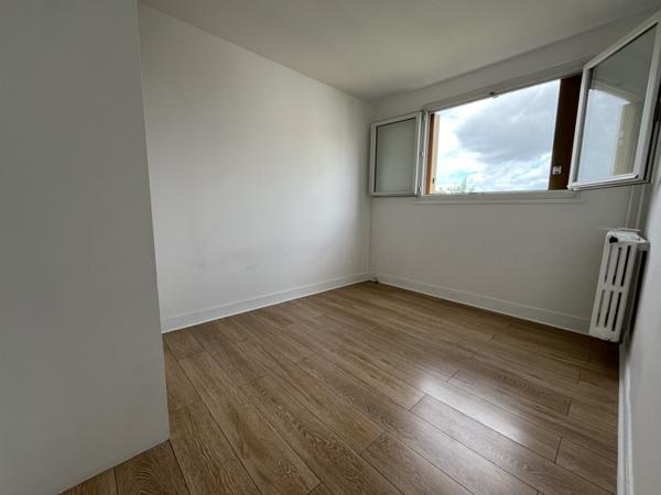 Appartement à vendre 163 400 € Les Clayes-sous-Bois 4 p 64 m² DPE E