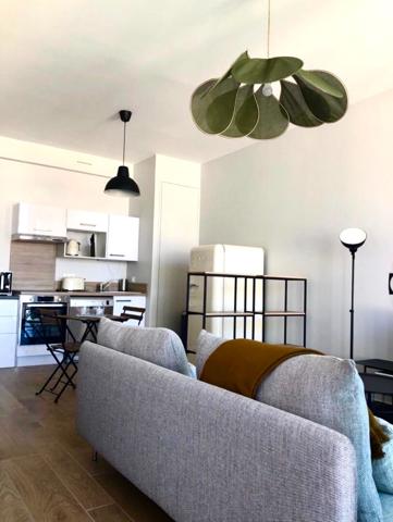 Appartement type 2 de 47m2 avec jardin d'hiver de 8m2 et place de parking , Bordeaux