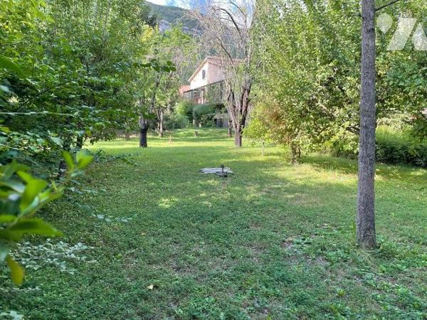 Propriété centre ville de 8 pièces - terrain 4126m²