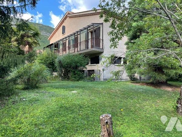 Propriété centre ville de 8 pièces - terrain 4126m²