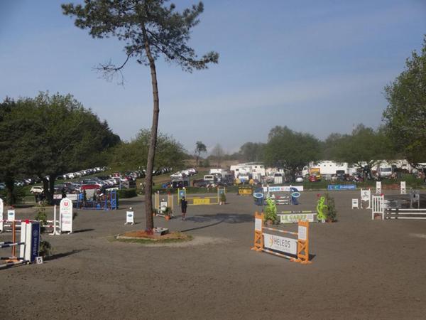 Centre Equestre en Centre Bretagne, Murs commerciaux