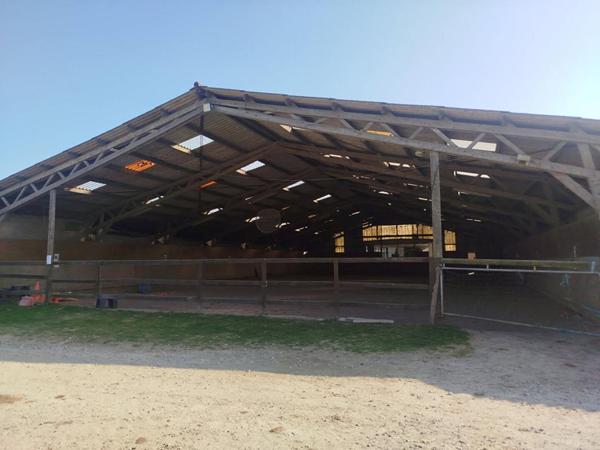 Centre Equestre en Centre Bretagne, Murs commerciaux