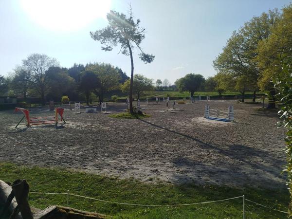 Centre Equestre en Centre Bretagne, Murs commerciaux