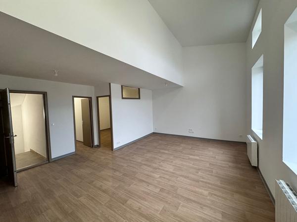 Immeuble rénové offrant trois logements lumineux dont deux T1 bis et un duplex T3 secteur Capucins Carcassonne