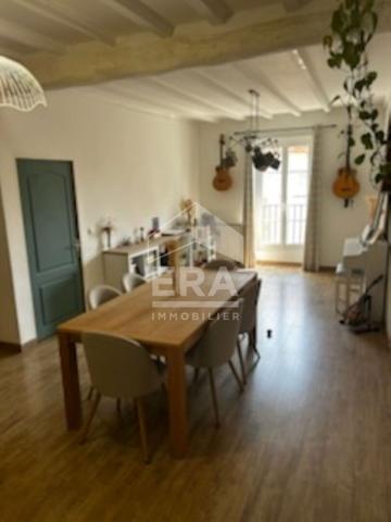 BELLE MAISON DE VILLE EN  PIERRE AVEC GARAGE ET JARDIN