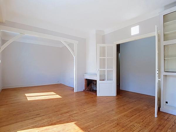 A Louer PAU Quartier TRESPOEY- Un bel appartement T2 rénové de 58.30 m² avec garage de 29.81 m² et un balcon,
