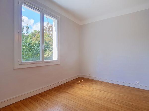 A Louer PAU Quartier TRESPOEY- Un bel appartement T2 rénové de 58.30 m² avec garage de 29.81 m² et un balcon,