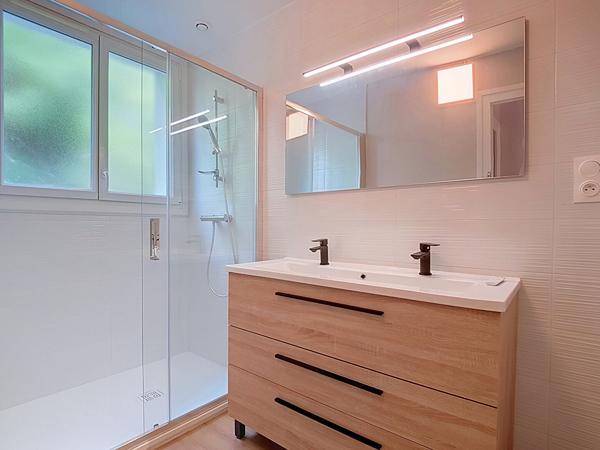 A Louer PAU Quartier TRESPOEY- Un bel appartement T2 rénové de 58.30 m² avec garage de 29.81 m² et un balcon,