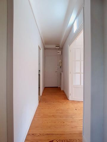 A Louer PAU Quartier TRESPOEY- Un bel appartement T2 rénové de 58.30 m² avec garage de 29.81 m² et un balcon,