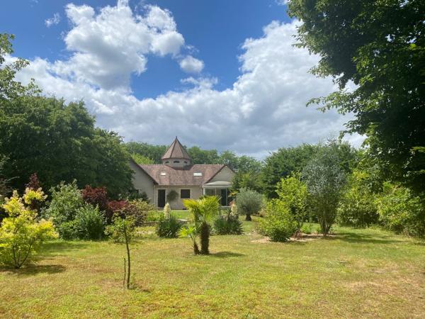 EN VENTE - Propriété style manoir contemporain 300 m² habitables plus sous-sol intégral