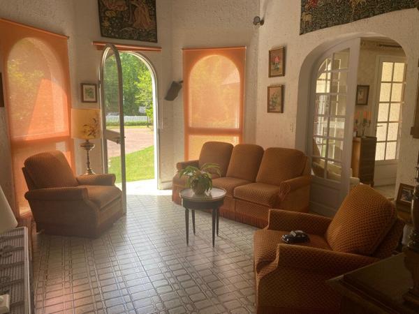 EN VENTE - Propriété style manoir contemporain 300 m² habitables plus sous-sol intégral