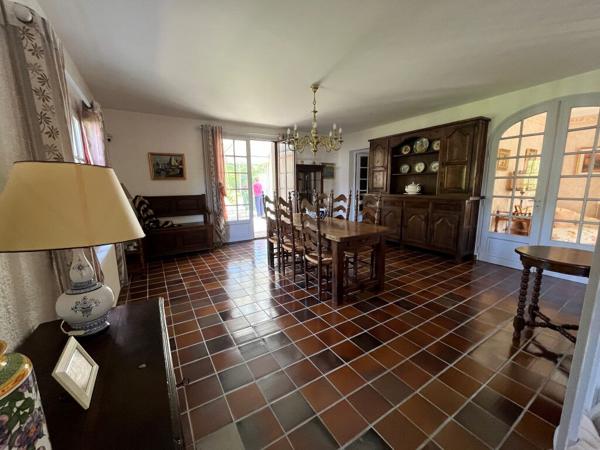 EN VENTE - Propriété style manoir contemporain 300 m² habitables plus sous-sol intégral