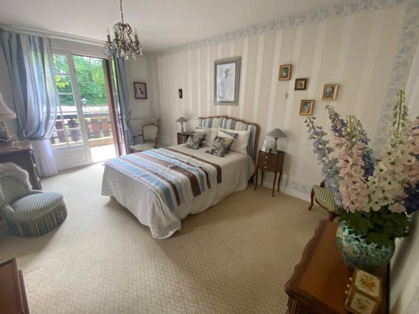 EN VENTE - Propriété style manoir contemporain 300 m² habitables plus sous-sol intégral