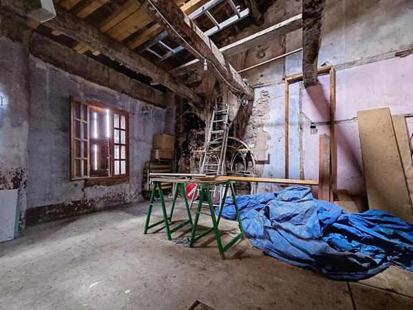 Immeuble R+3 à rénover avec local commercial – Centre-ville de Bédarieux