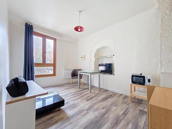 Immeuble R+3 à rénover avec local commercial – Centre-ville de Bédarieux