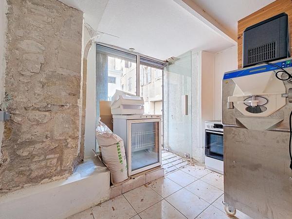 Immeuble R+3 à rénover avec local commercial – Centre-ville de Bédarieux