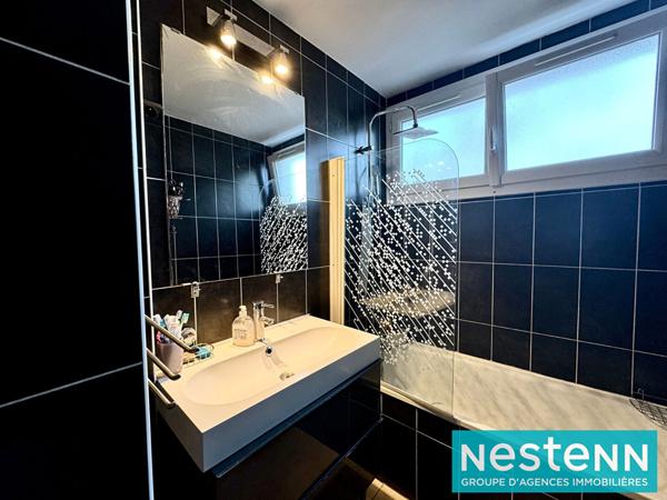 Appartement Villeurbanne 4 pièce(s) 70m2 - Cave - Parking collectif fermé et sécurisé