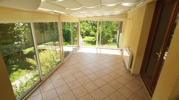 Maison de campagne, garage.