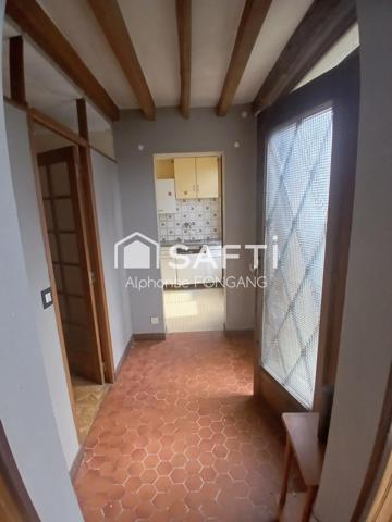 belle maison au centre de montataire avec beaucoup de potentiel avec un beau rapport qualité prix avec une possibilité d'y faire trois logements pour des investisseurs et les marchands des biens