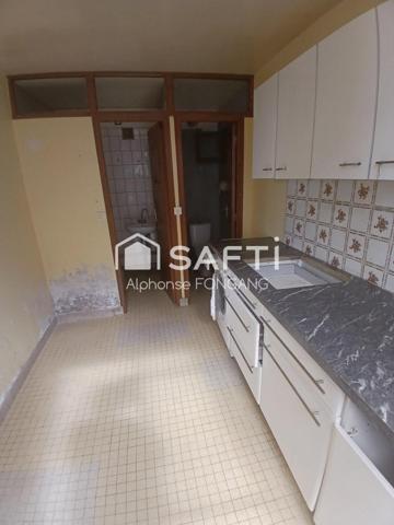 belle maison au centre de montataire avec beaucoup de potentiel avec un beau rapport qualité prix avec une possibilité d'y faire trois logements pour des investisseurs et les marchands des biens
