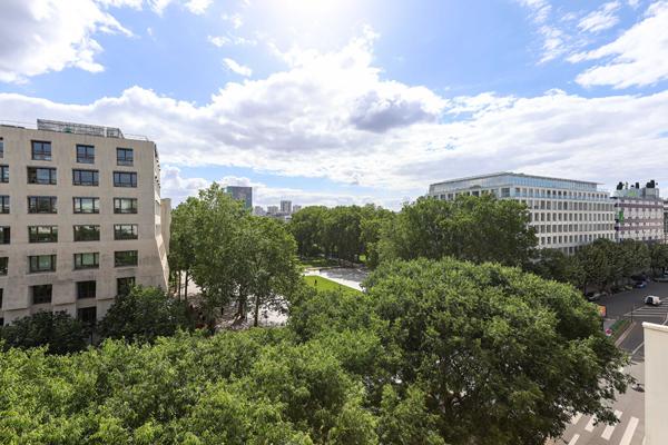Appartement Paris 4 pièce(s) loggia 116.20 m² plus box et cave.