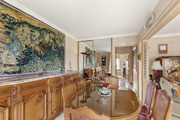 Appartement Paris 4 pièce(s) loggia 116.20 m² plus box et cave.