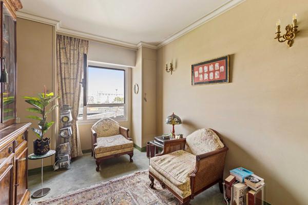 Appartement Paris 4 pièce(s) loggia 116.20 m² plus box et cave.