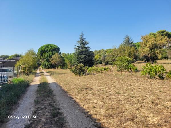 Maison familiale 135 m² à Ventabren, 4 chambres et grand terrain proche commerces, bus, écoles