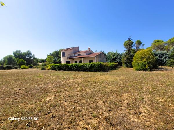 Maison familiale 135 m² à Ventabren, 4 chambres et grand terrain proche commerces, bus, écoles