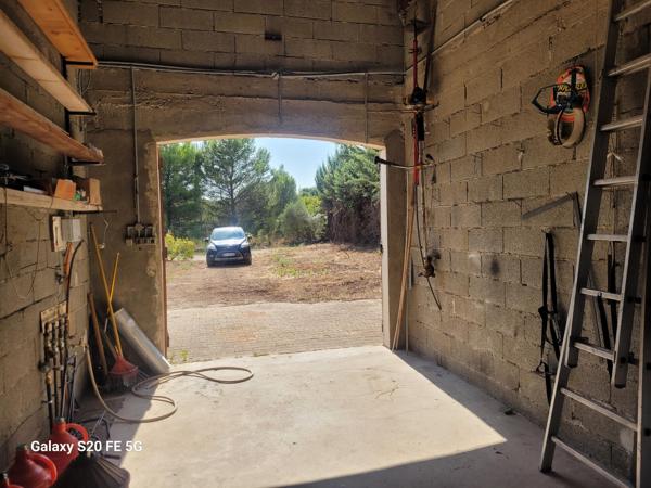 Maison familiale 135 m² à Ventabren, 4 chambres et grand terrain proche commerces, bus, écoles