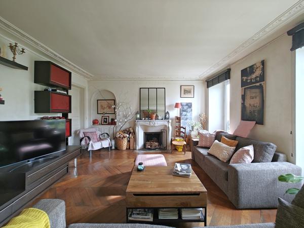 Appartement
         5 pièces
        - 113 m² Bien prestige 960 000 € *