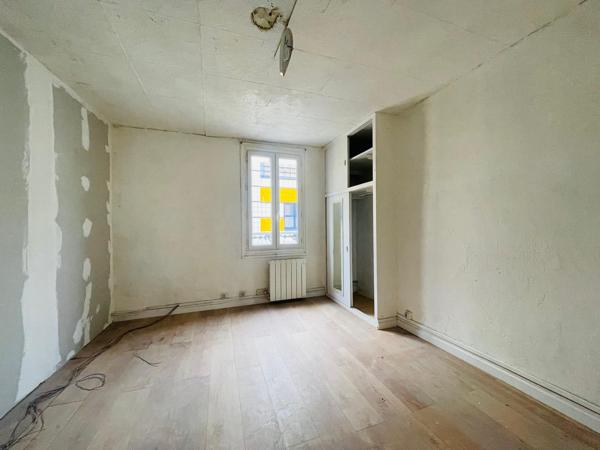 Studio fort potentiel à rénover