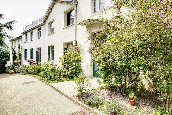 Calme absolu pour ce Duplex 169m2 en excellent état dans résidence très recherchée!