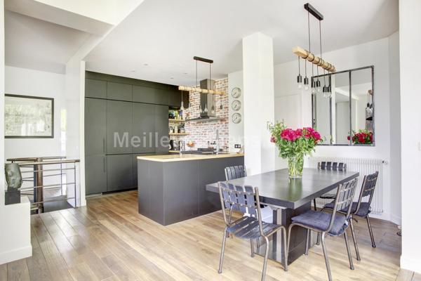 Calme absolu pour ce Duplex 169m2 en excellent état dans résidence très recherchée!